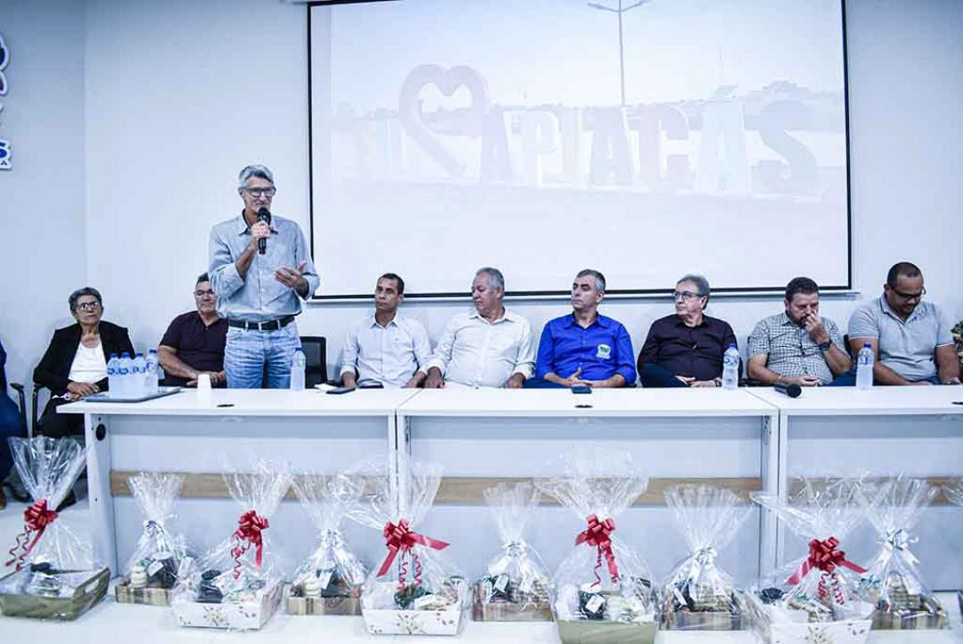Prefeitos, vice-prefeitos e vereadores da região de Alta Floresta se reúnem em Apiacás