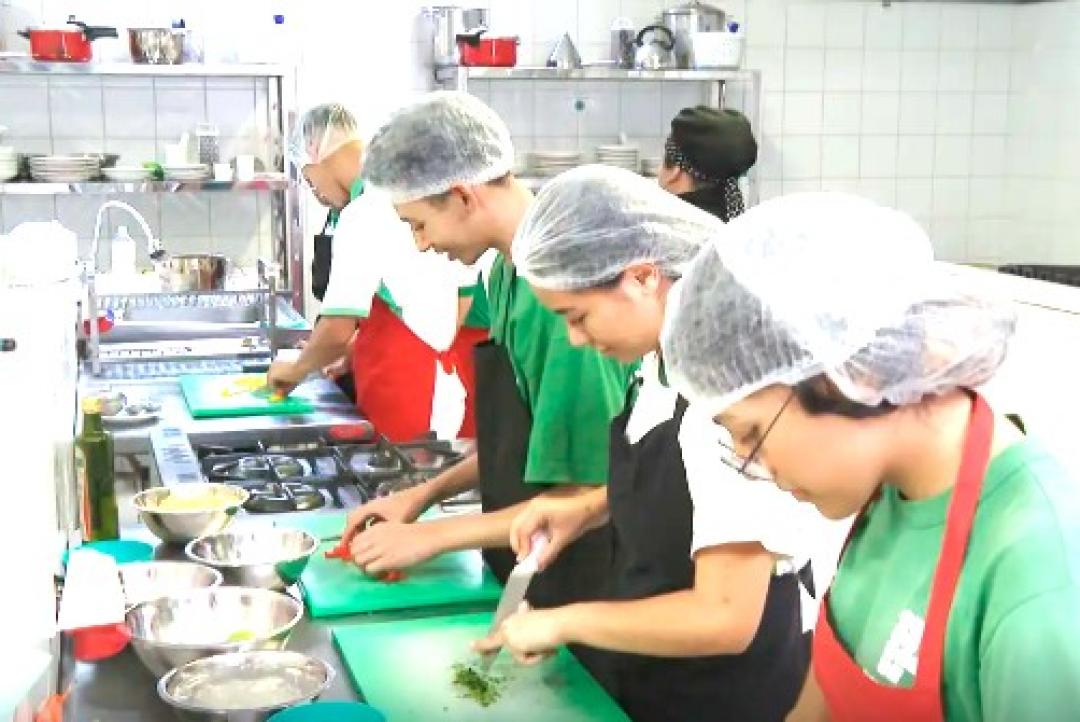 Taxa de desemprego fica em 6,2% no último trimestre de 2024