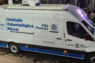 Prefeitura exibe Odontomóvel em desfile: “propaganda enganosa”