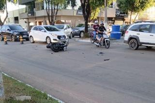 Motoqueiro é socorrido após acidente na Ludovico