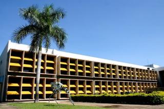 UFMT abre concursos com salários de até R$ 14 mil